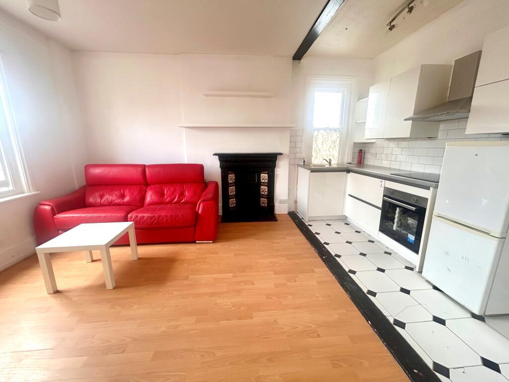 Flat Clarence Parade in Portsmouth
