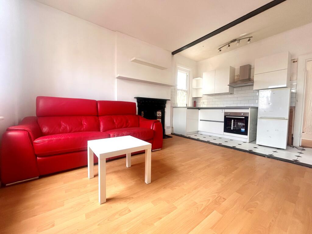 Flat Clarence Parade in Portsmouth