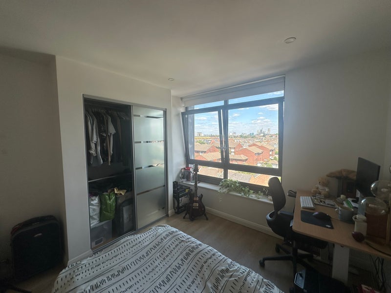 Room Larden Road in Greater London