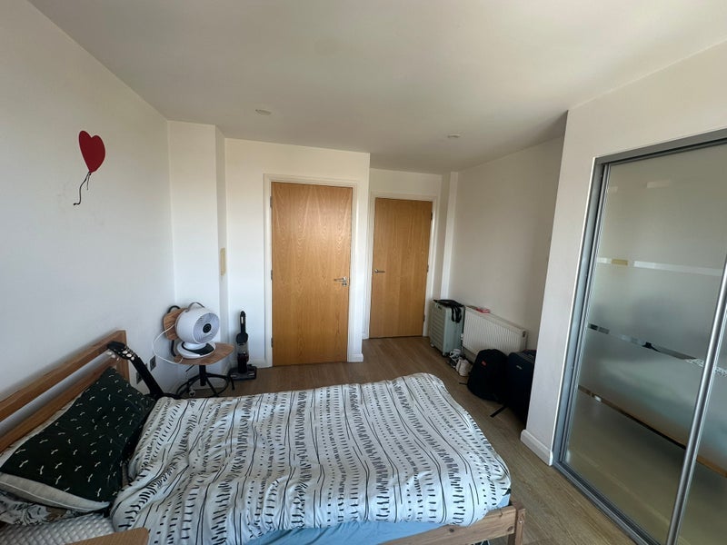 Room Larden Road in Greater London