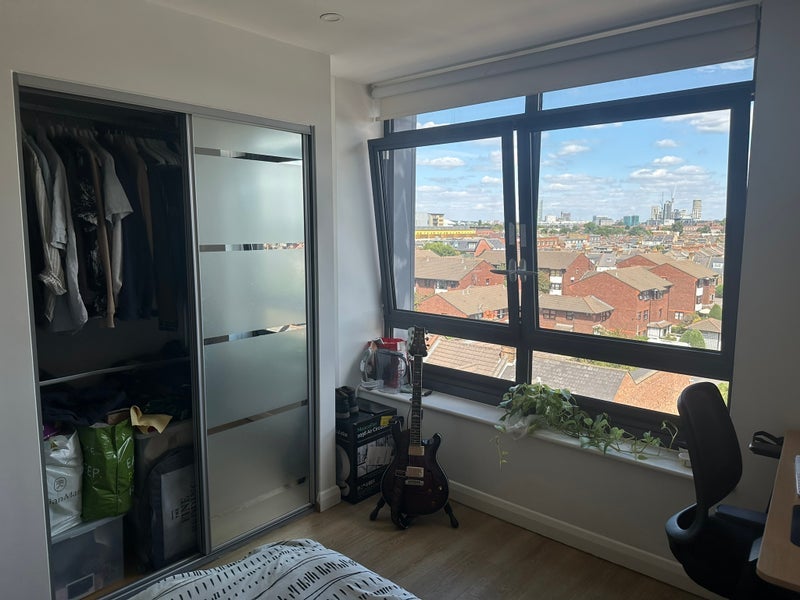 Room Larden Road in Greater London