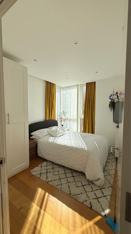 Flat Bridle Mews in Greater London