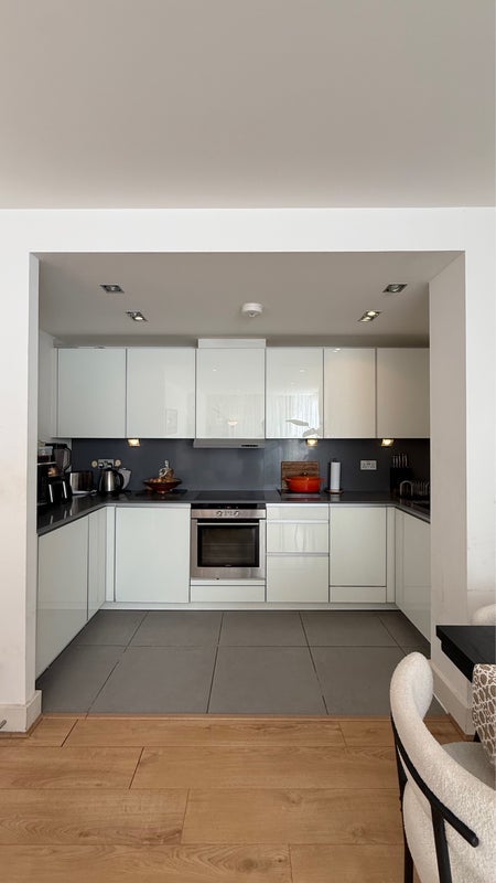 Flat Bridle Mews in Greater London