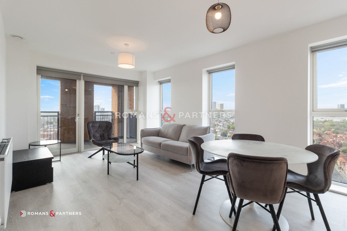 Flat Goldsmiths Close in Greater London