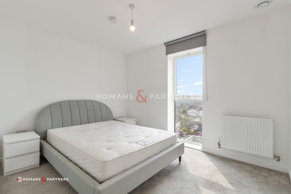 Flat Goldsmiths Close in Greater London