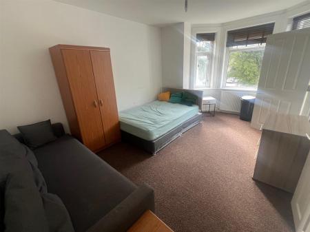 Room Alexandra Road in Poole
