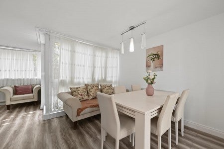 Flat Hedingham Close in Greater London