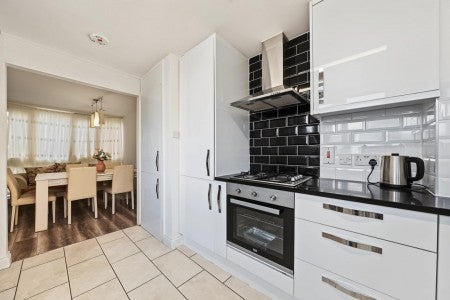 Flat Hedingham Close in Greater London