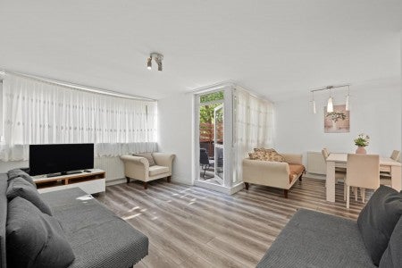 Flat Hedingham Close in Greater London