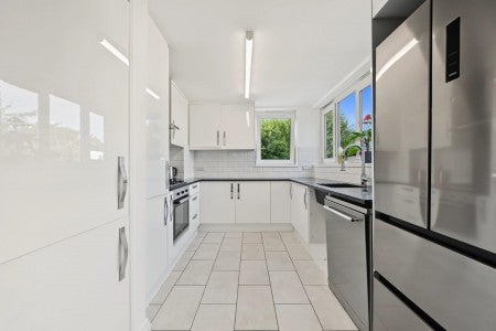 Flat Hedingham Close in Greater London