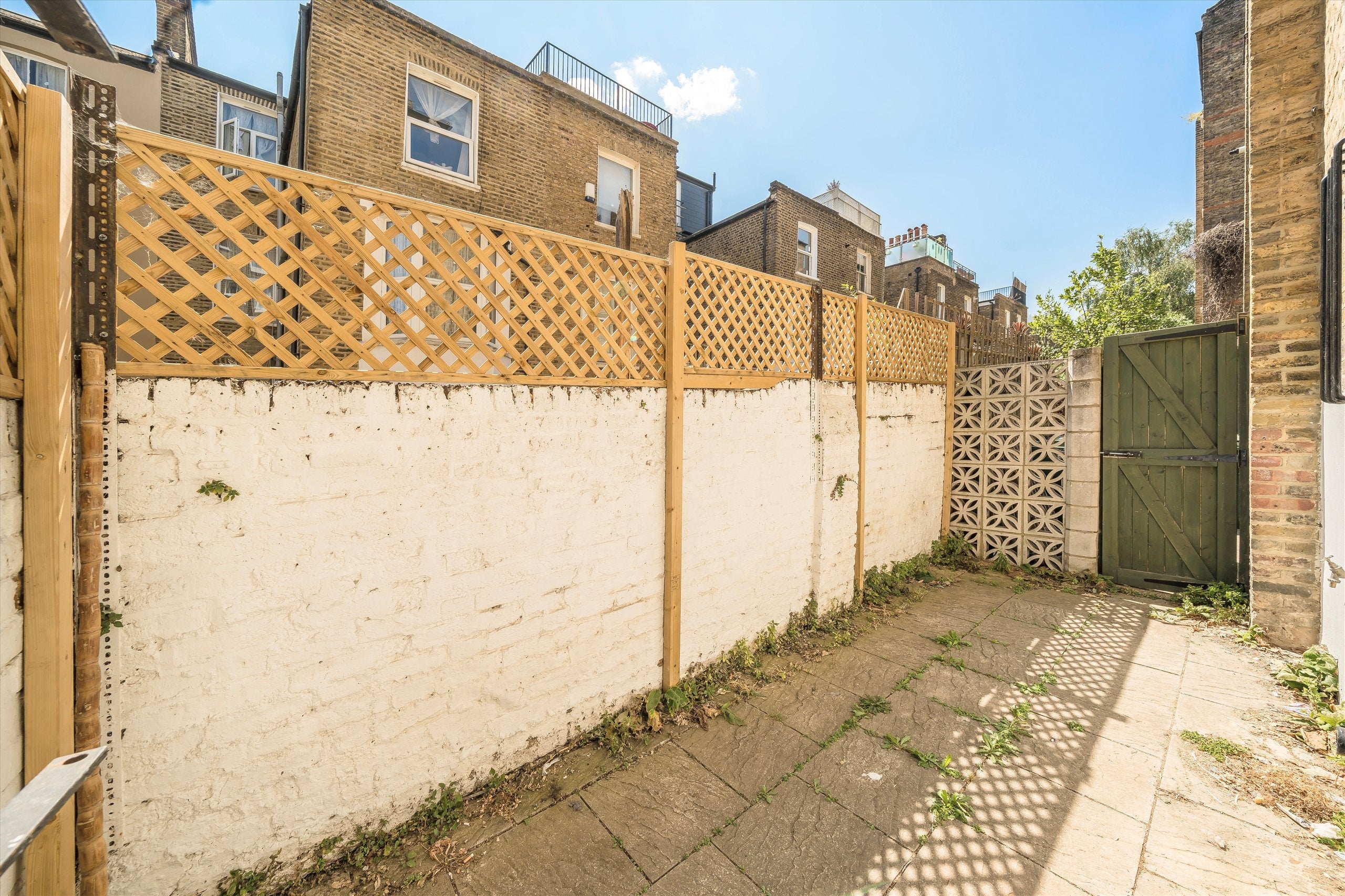 Flat Rushcroft Road in Greater London