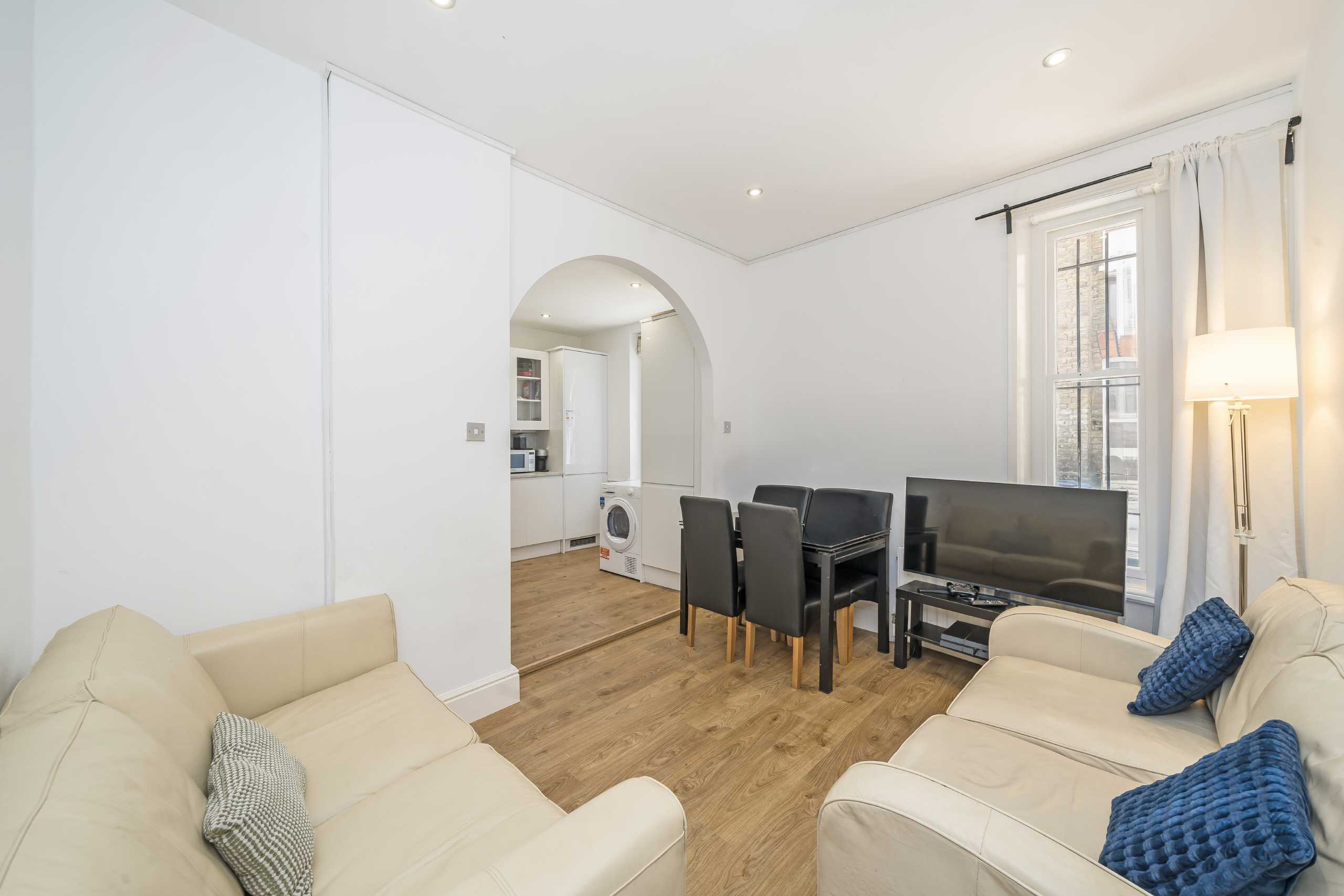 Flat Rushcroft Road in Greater London