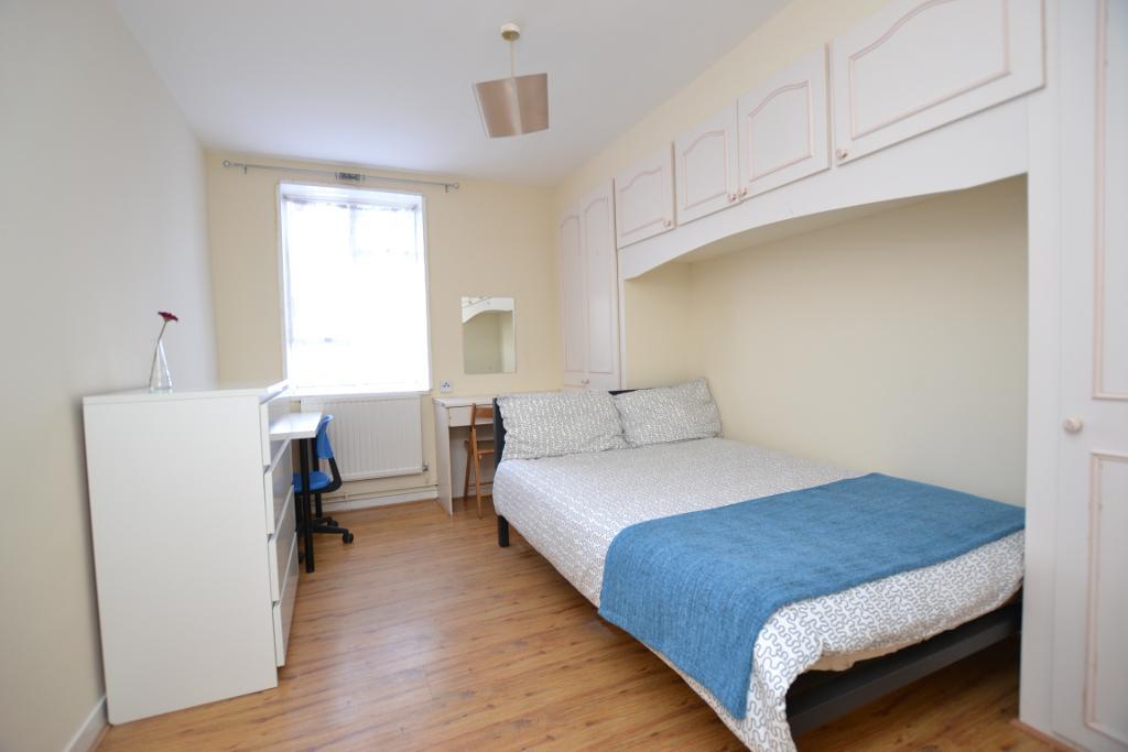 Room Devons Road in Greater London