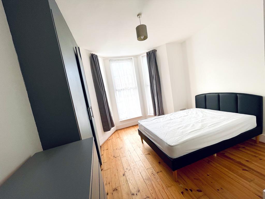 Flat Belgrave Road in Greater London