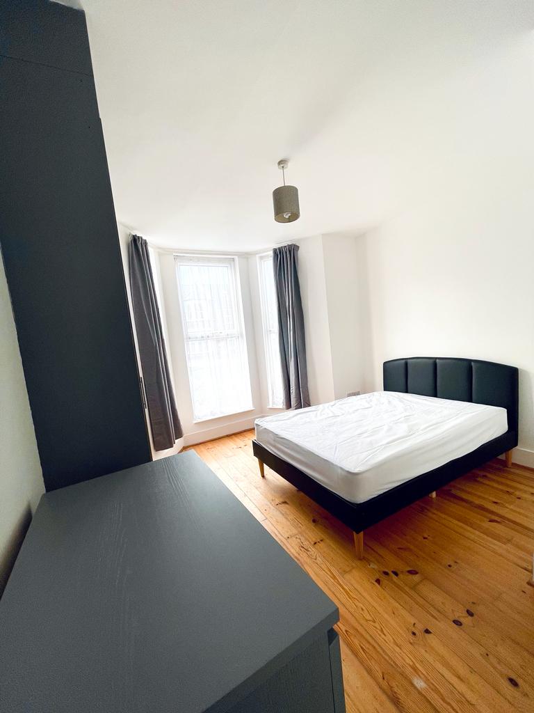 Flat Belgrave Road in Greater London