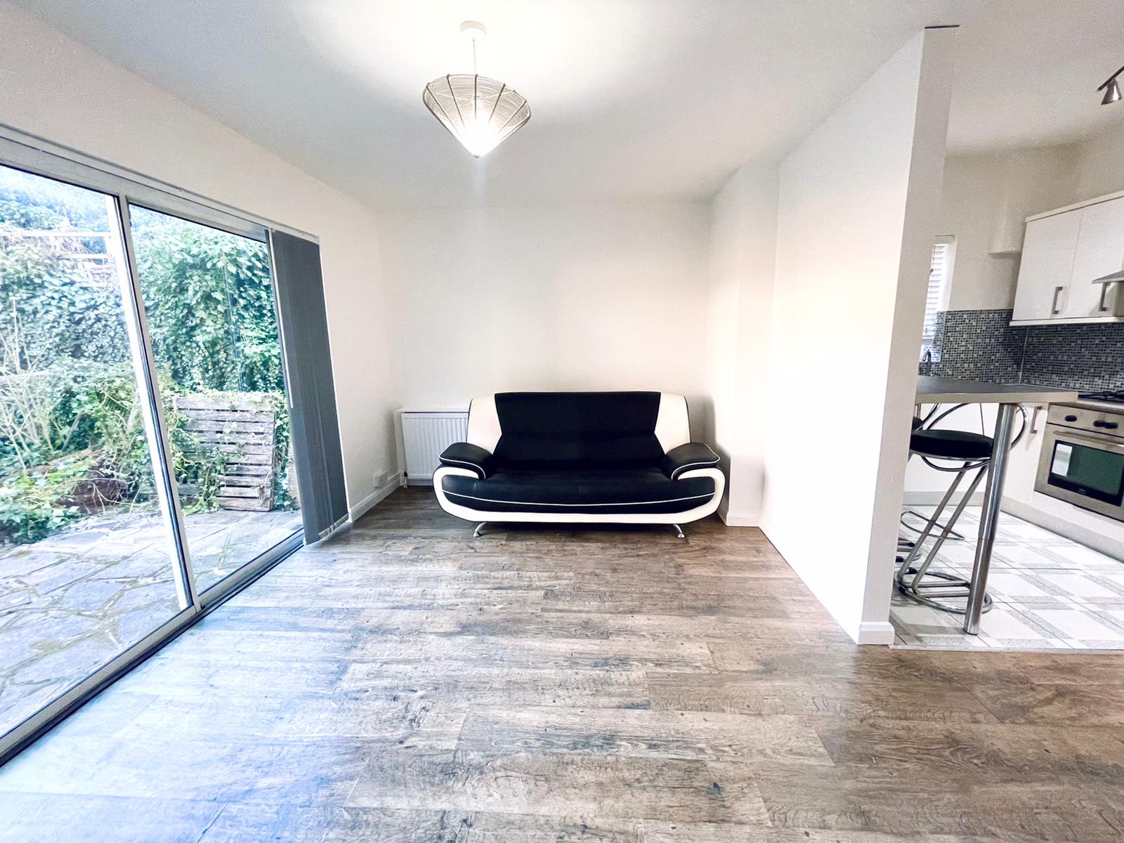 Flat Belgrave Road in Greater London