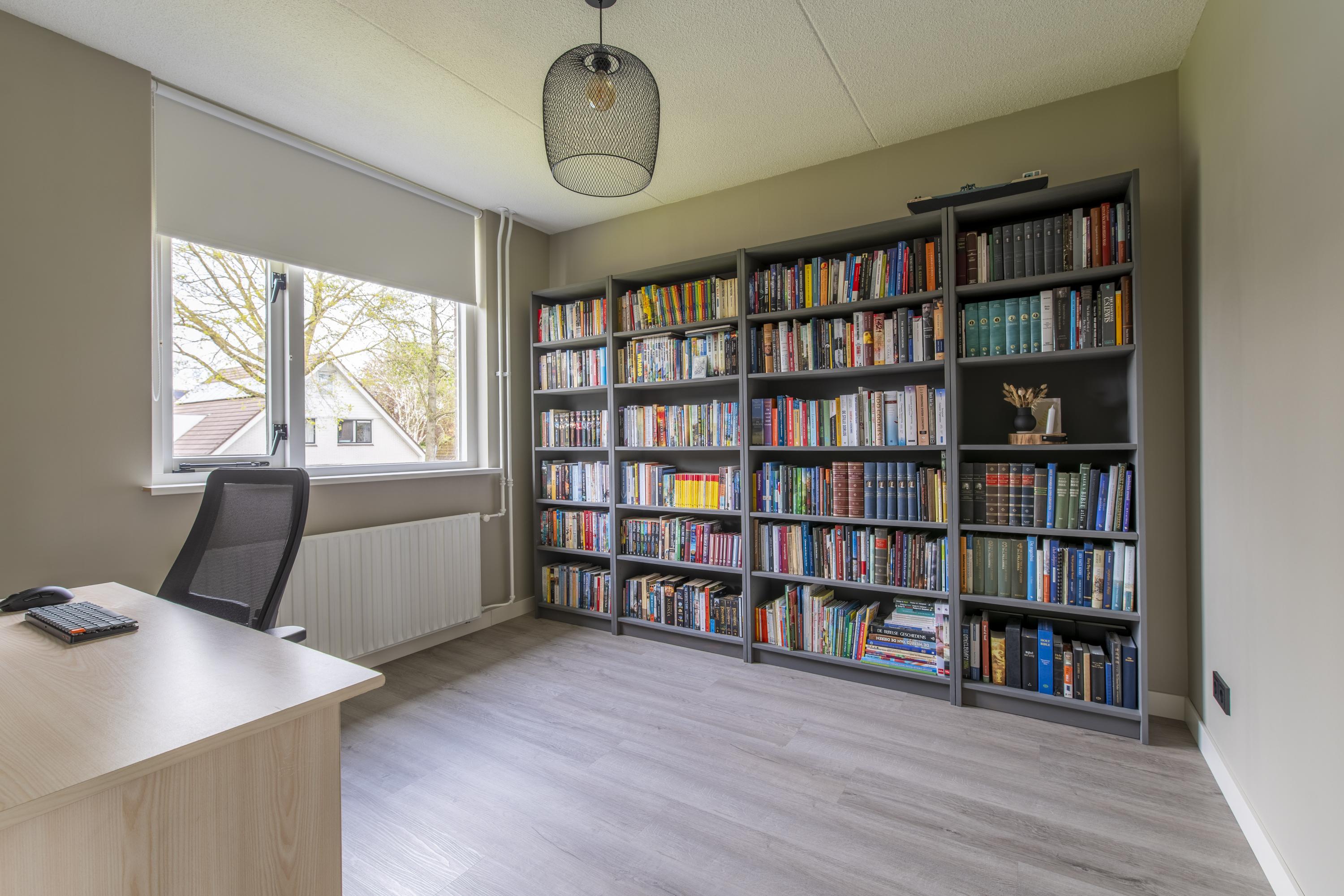 Tussenwoning te koop: Bachlaan 14, Veenendaal