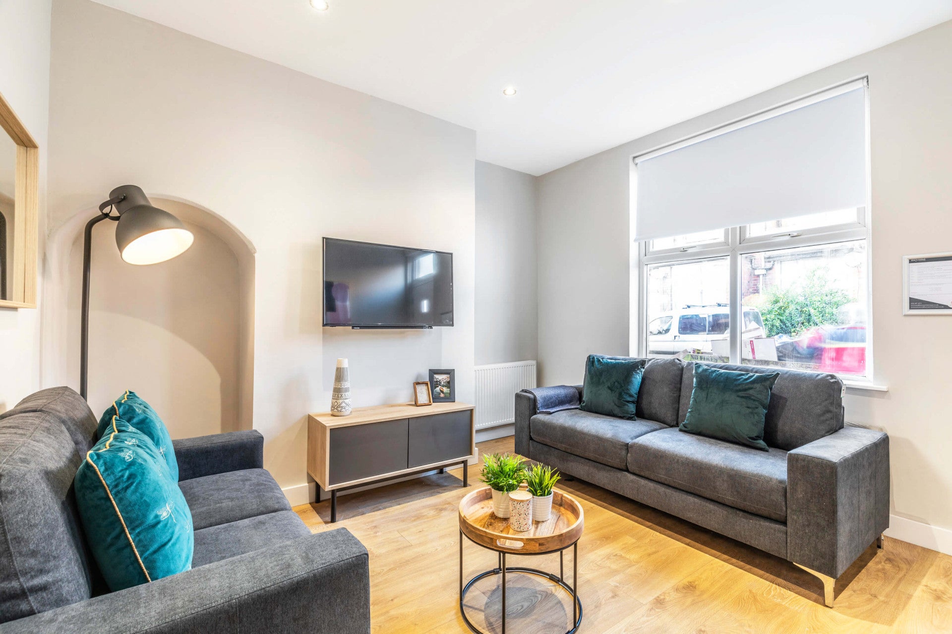 Room Hartley Grove in Leeds