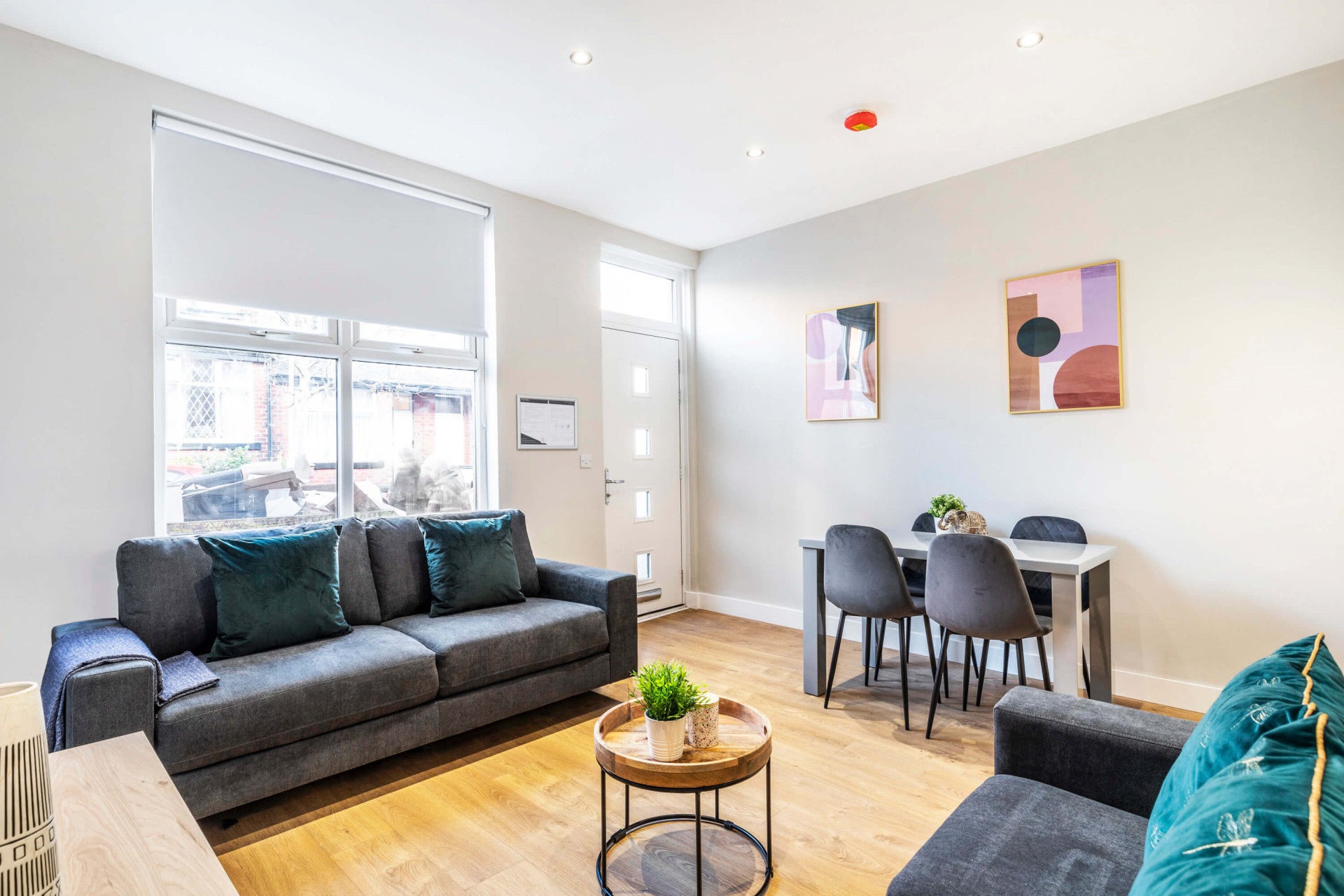 Room Hartley Grove in Leeds