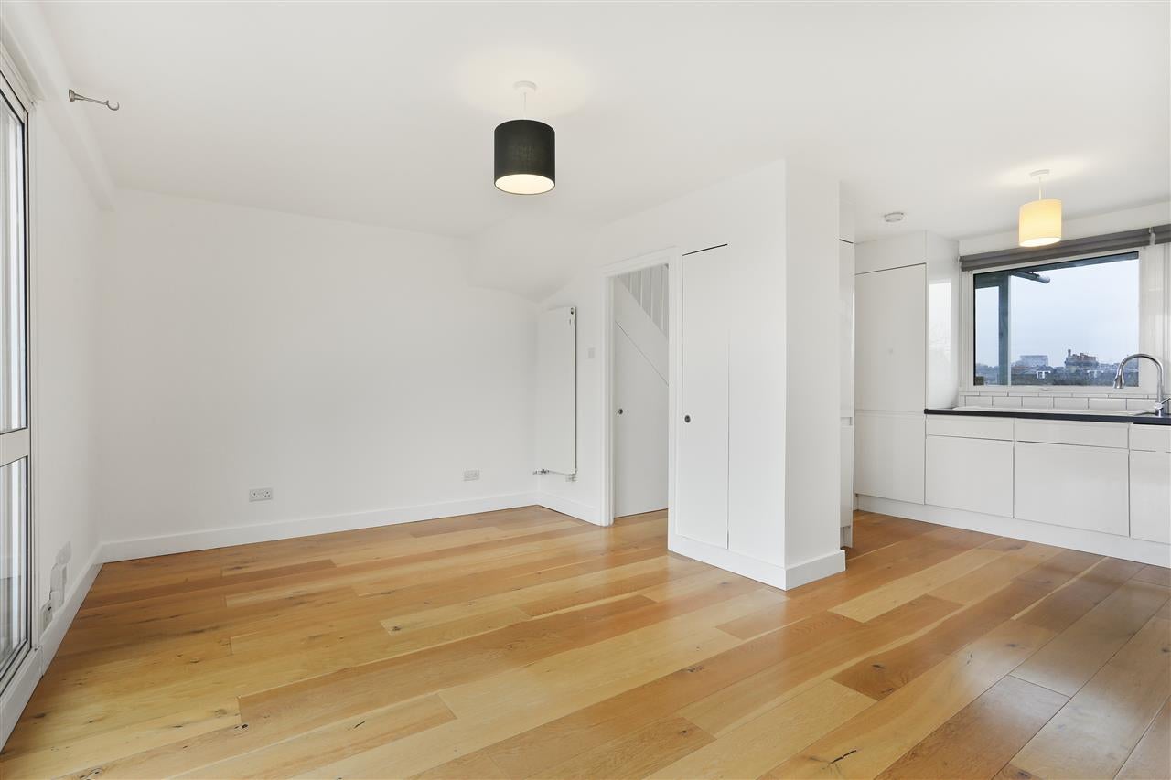 Flat Highgate Road in Greater London
