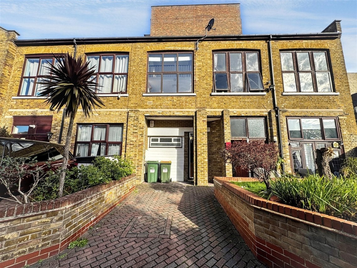 House Maryland Street in Greater London