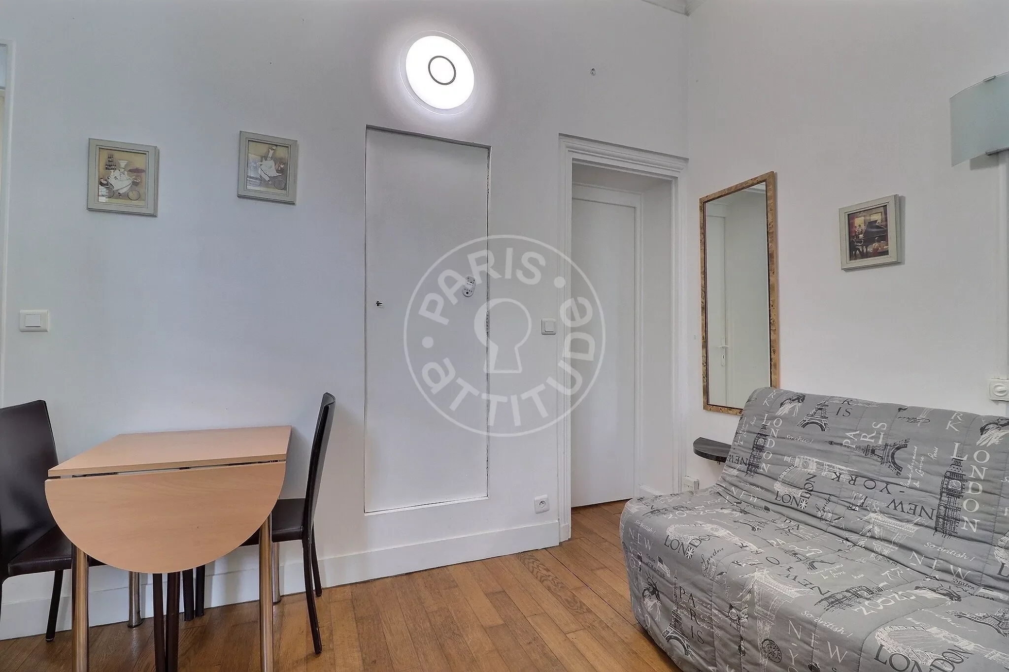 Flat Rue Petiet in Paris