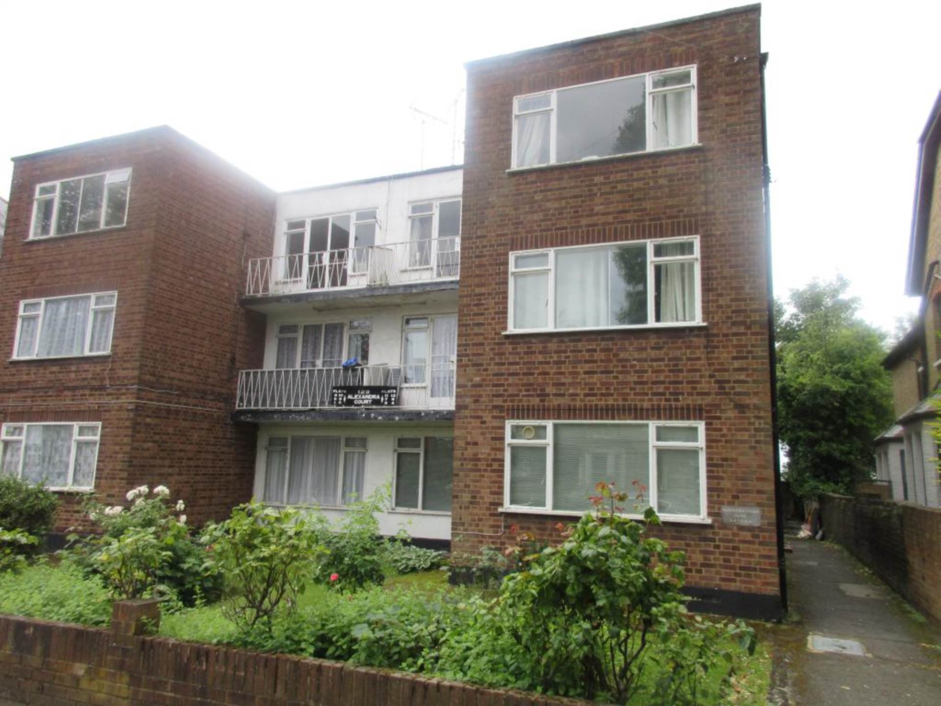 Flat Alexandra Road in Southend-on-Sea