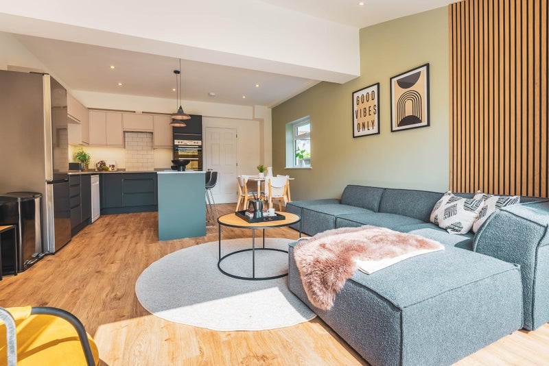 Room Southmead Road in Bristol