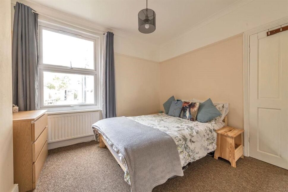 Flat Blyth Road in Greater London