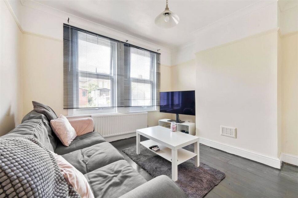 Flat Blyth Road in Greater London