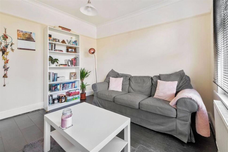 Flat Blyth Road in Greater London