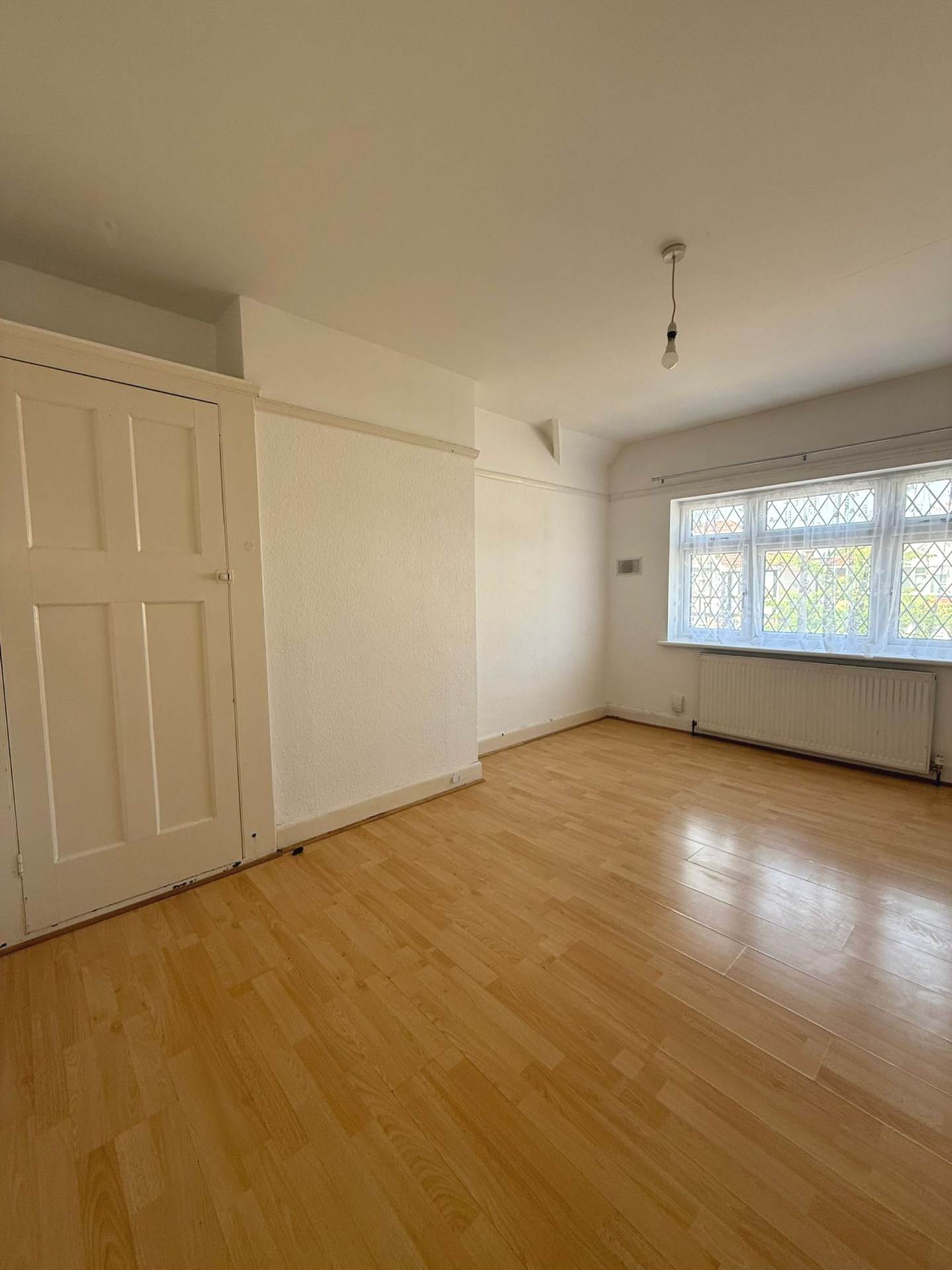 House Heston Avenue in Greater London