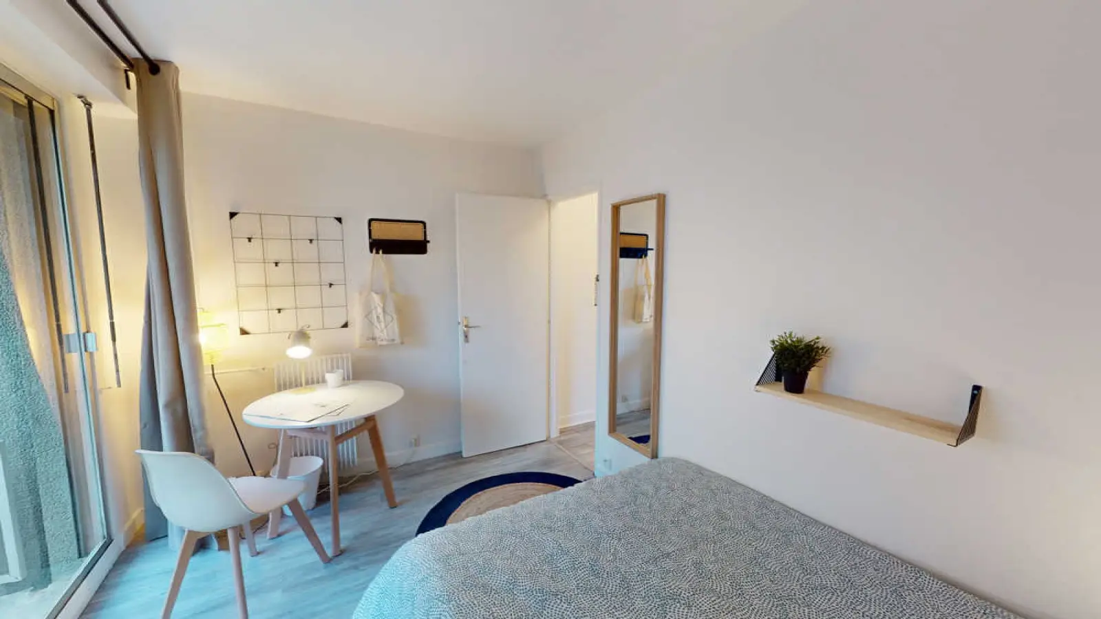 Room Rue Petit in Paris