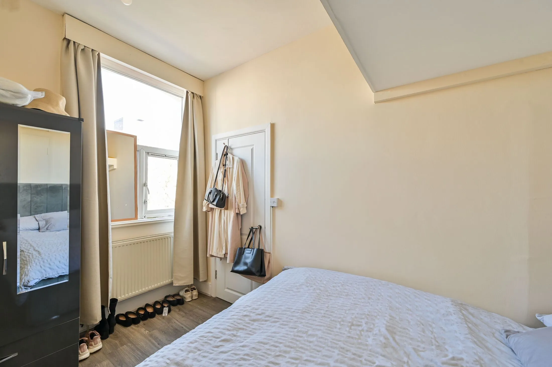 Flat Knaresborough Place in Greater London