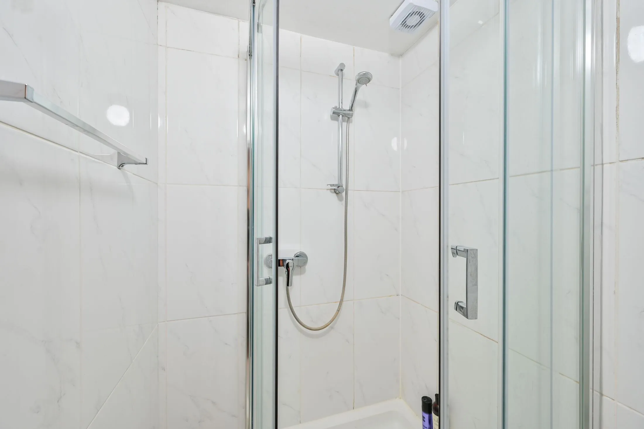 Flat Knaresborough Place in Greater London