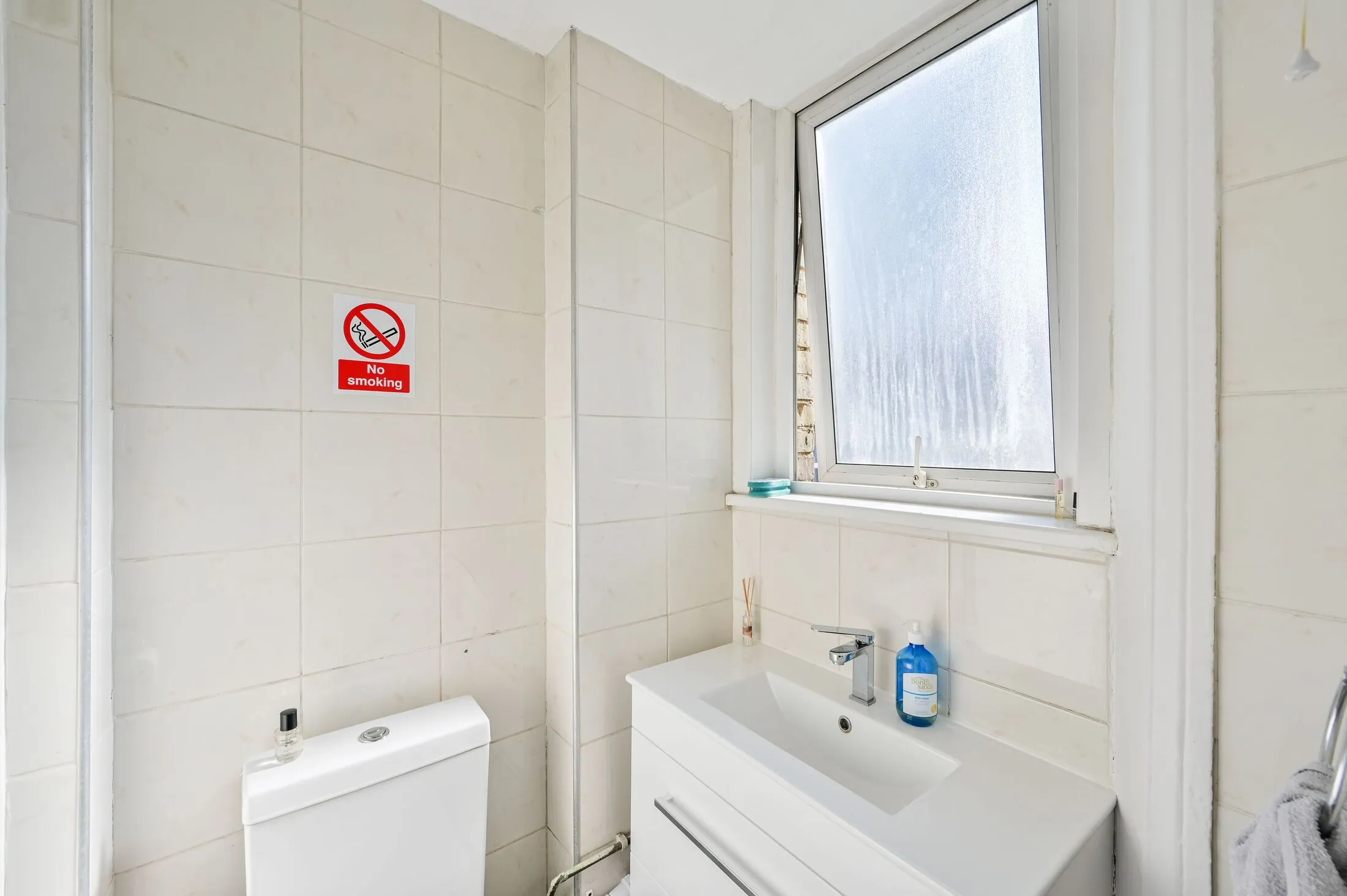 Flat Knaresborough Place in Greater London