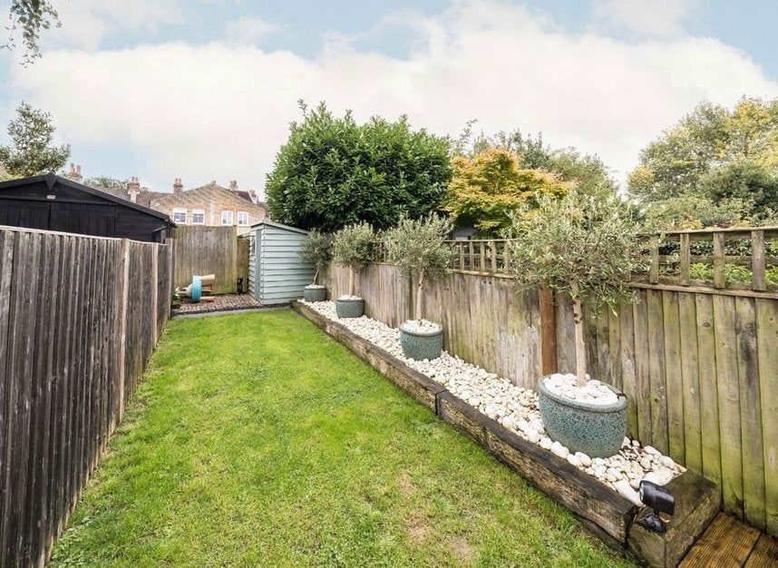 Flat Waldron Road in Greater London