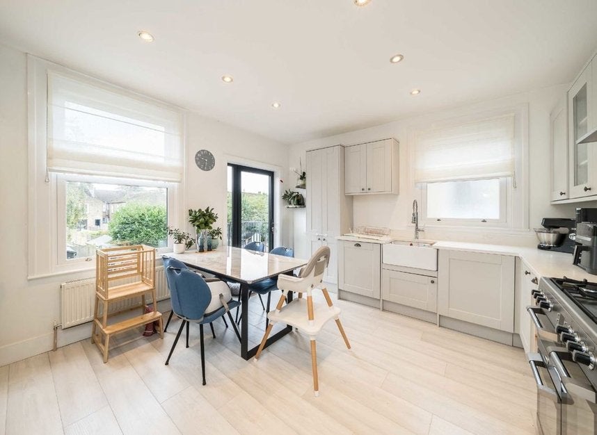 Flat Waldron Road in Greater London