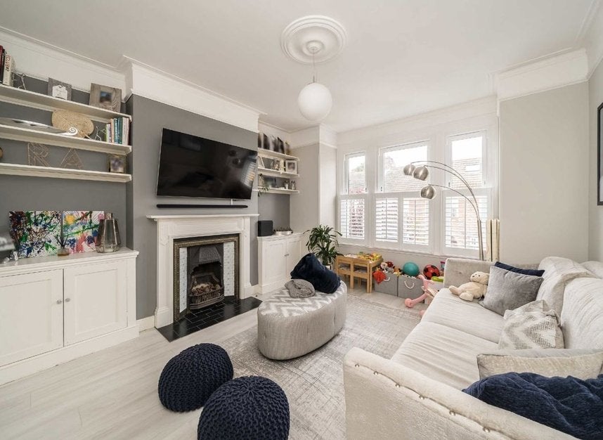Flat Waldron Road in Greater London
