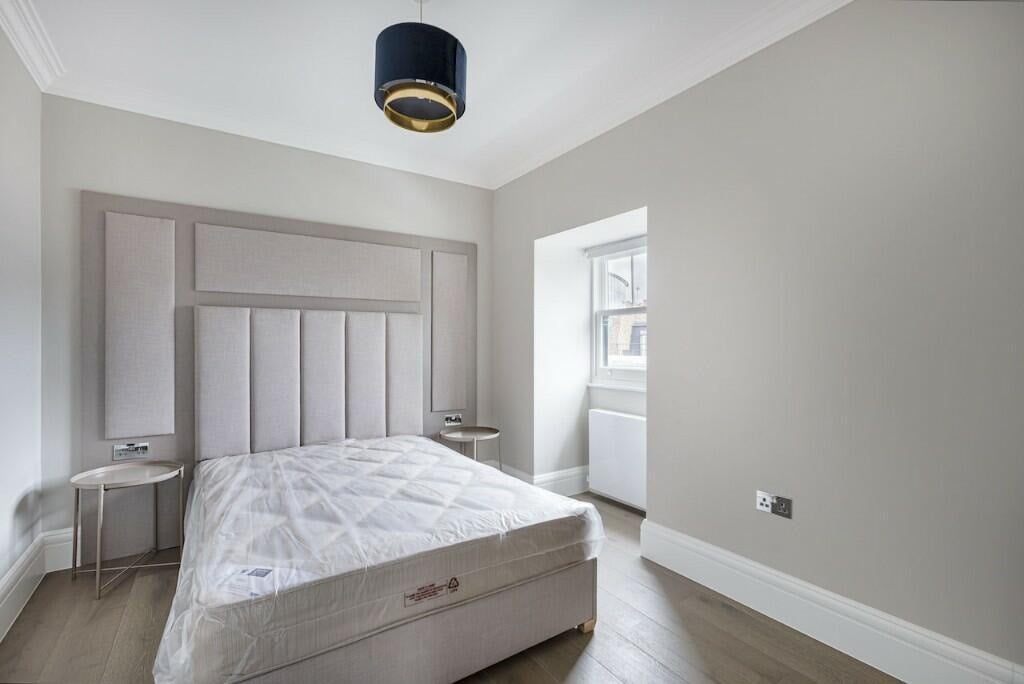 Flat Collingham Road in Greater London