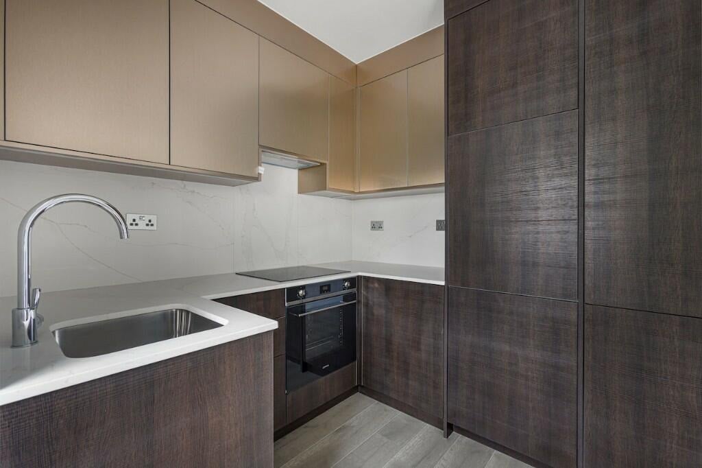 Flat Collingham Road in Greater London