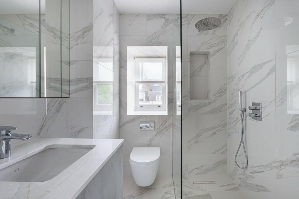 Flat Collingham Road in Greater London