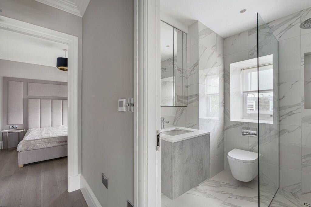 Flat Collingham Road in Greater London