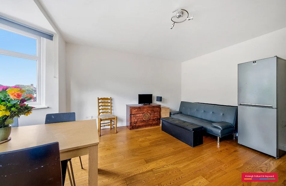 Flat Creighton Avenue in Greater London