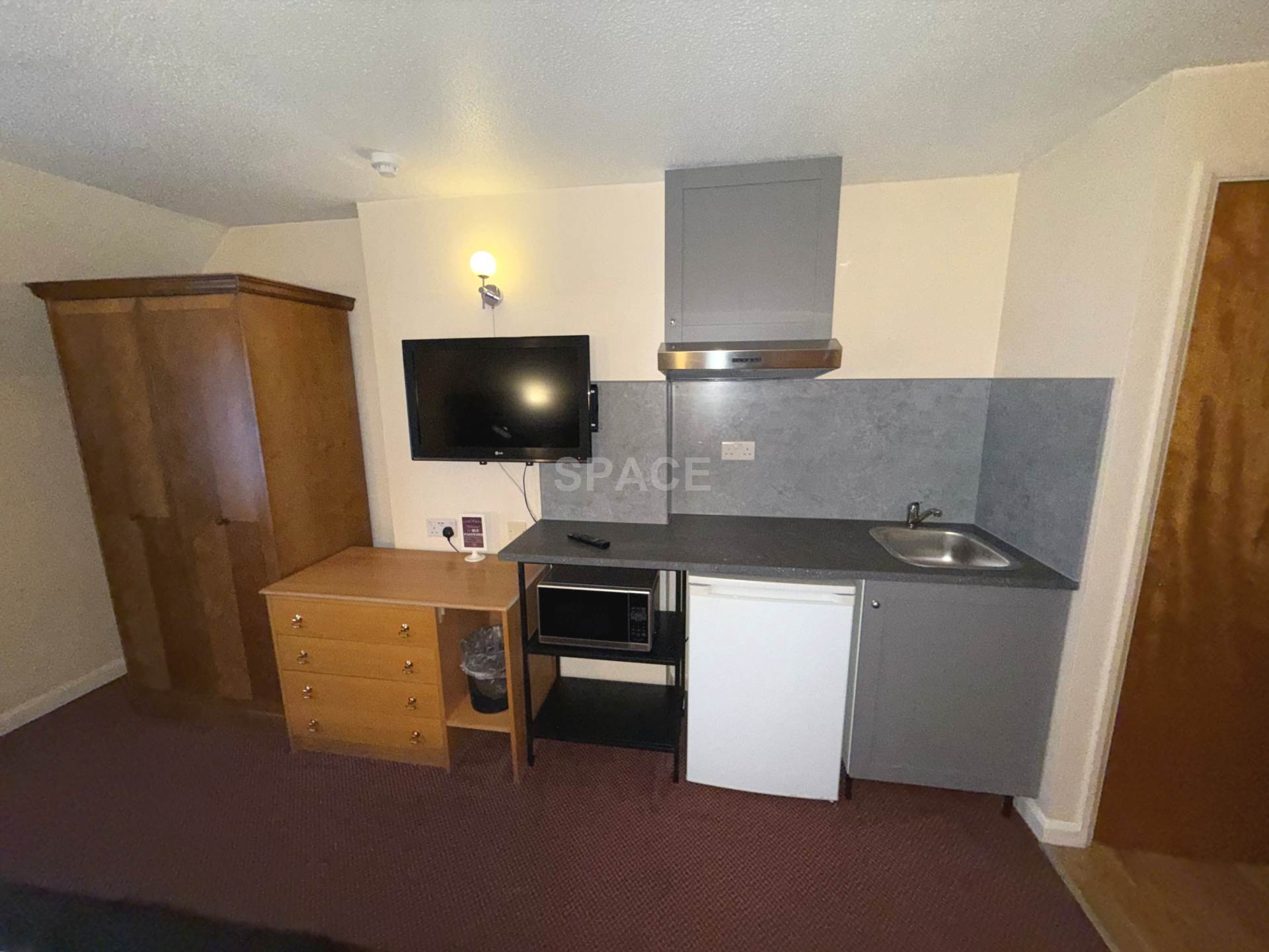 Flat Connaught Road in Reading