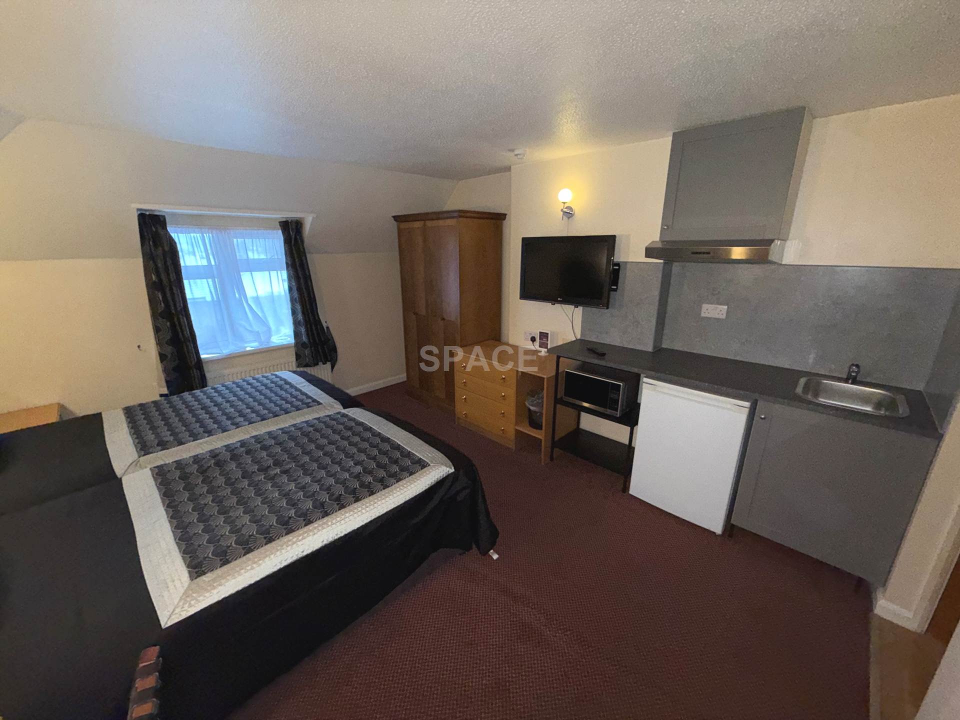 Flat Connaught Road in Reading