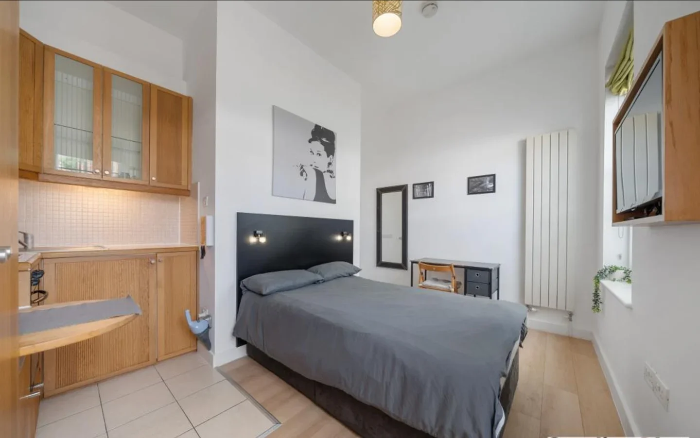 Flat Finchley Road in Greater London