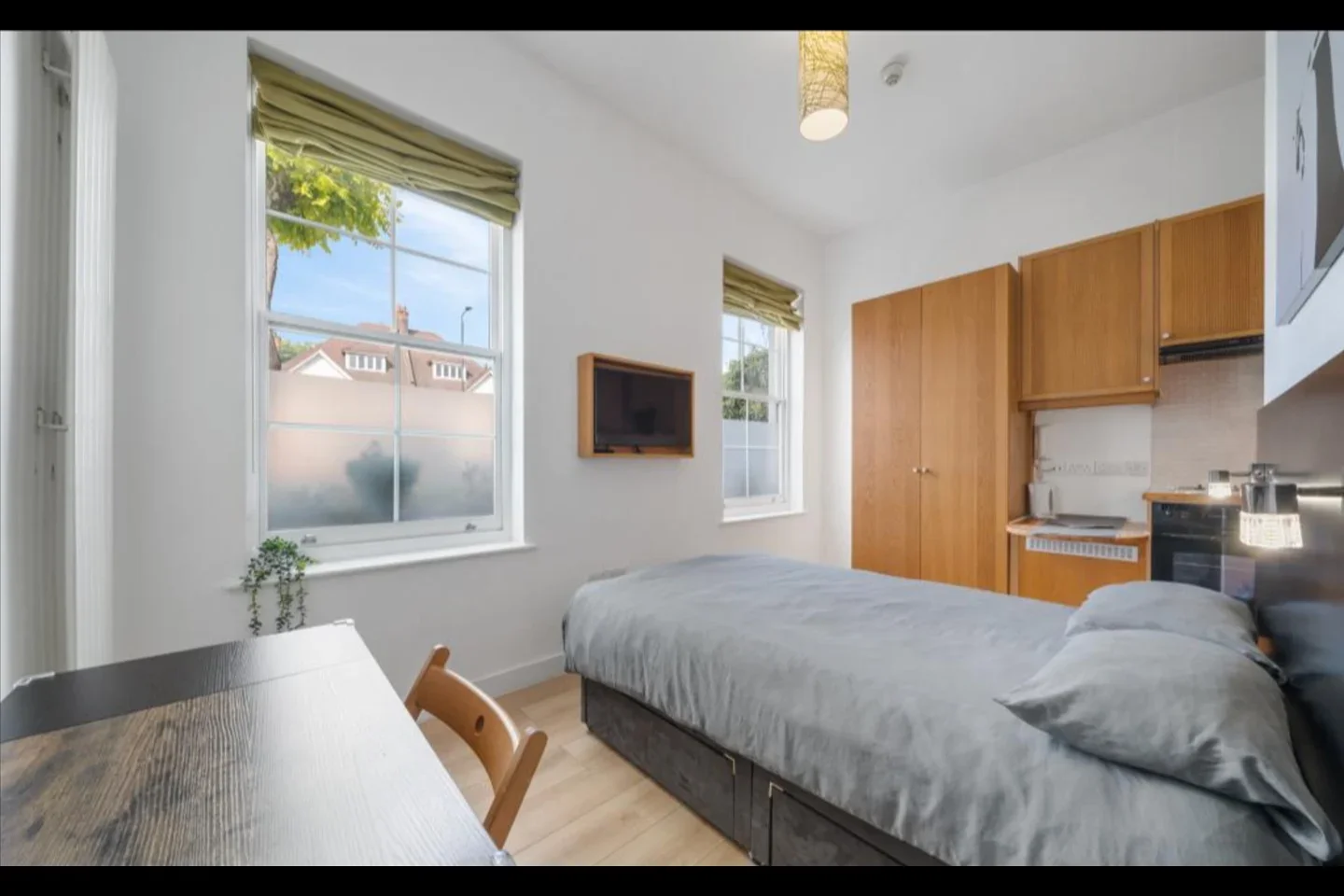 Flat Finchley Road in Greater London