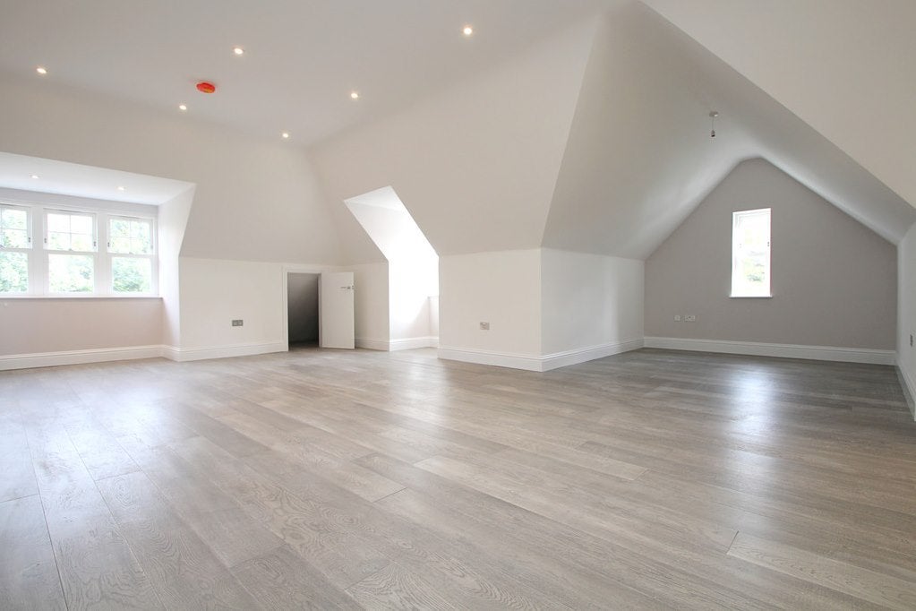 Flat Fairmile Lane in Elmbridge