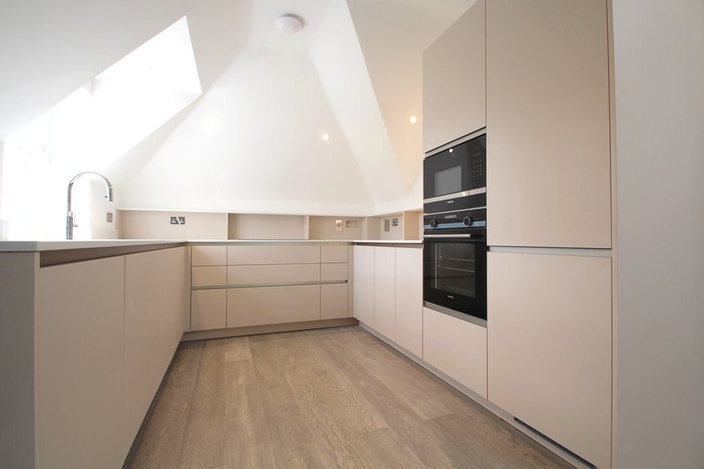 Flat Fairmile Lane in Elmbridge